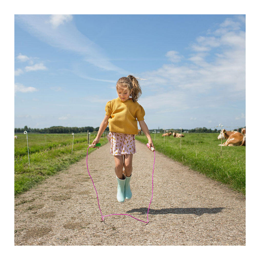 BS Toys springtouw roze met houten handvatten 4/4