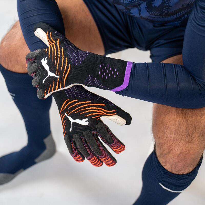 Rękawice bramkarskie FUTURE Ultimate NC PUMA Black Glowing Red Purple Glimmer