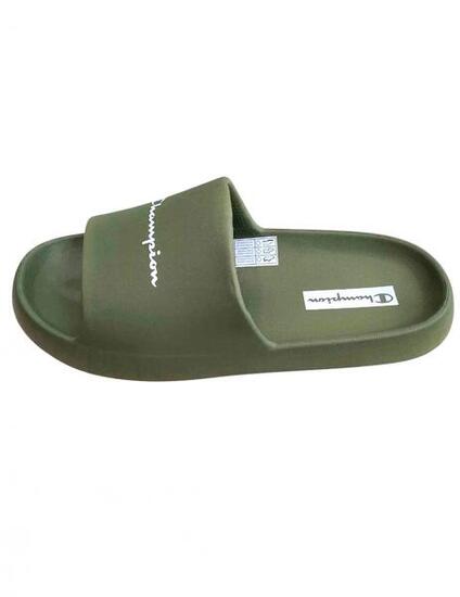 Pantofole da uomo Champion verdi.