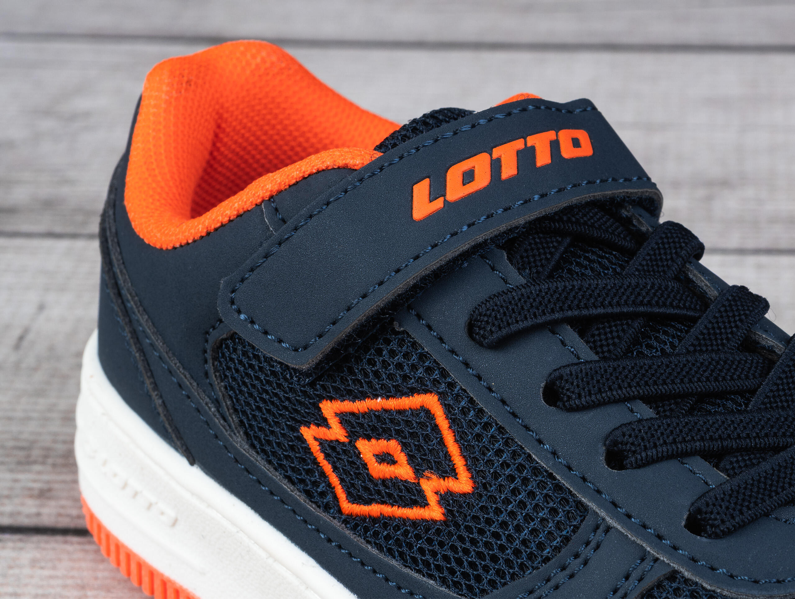Buty sportowe chłopięce Lotto  FLUGO K 6/7