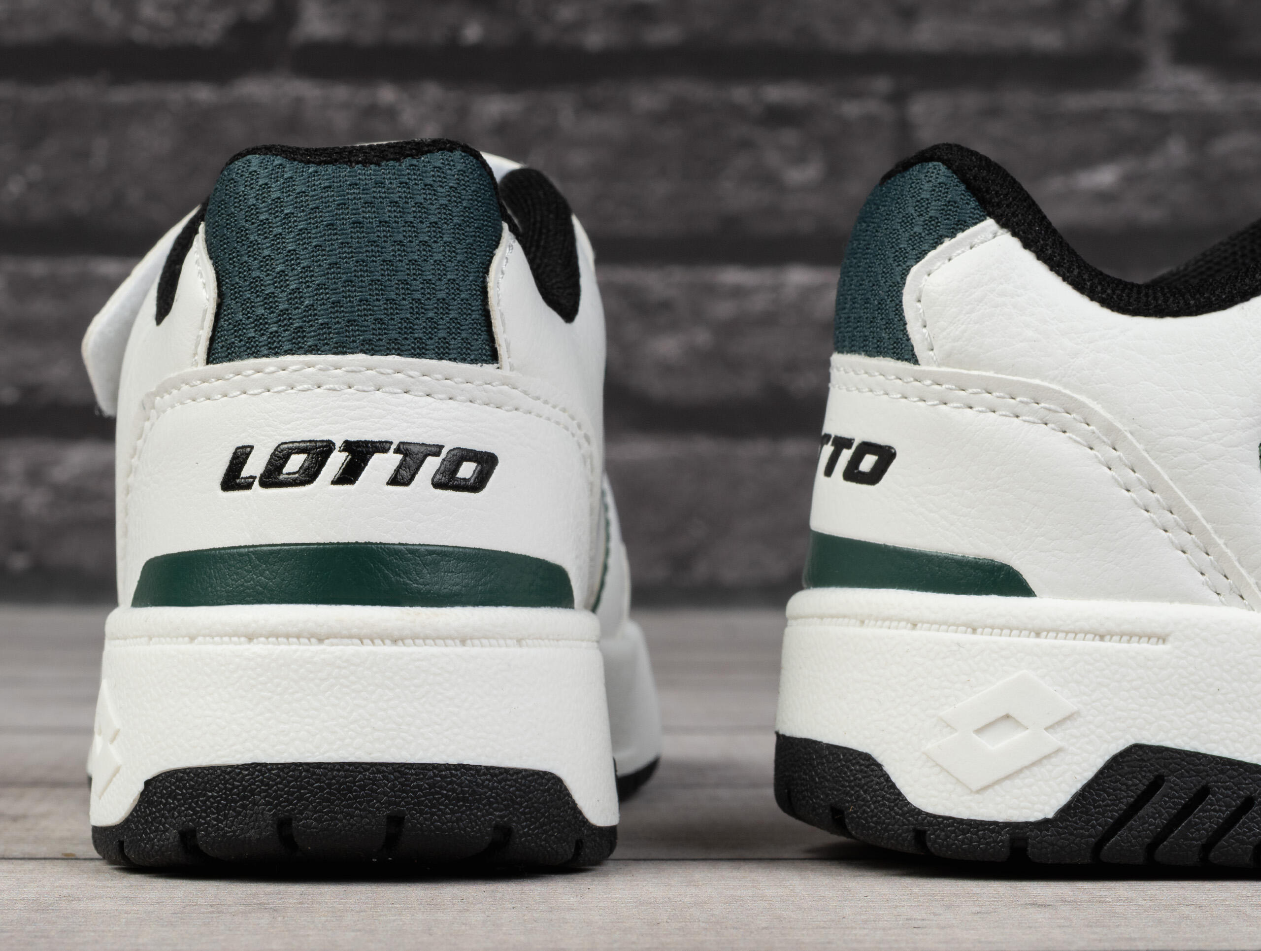 Buty chłopięce sportowe Lotto BOXSCORE K 4/7