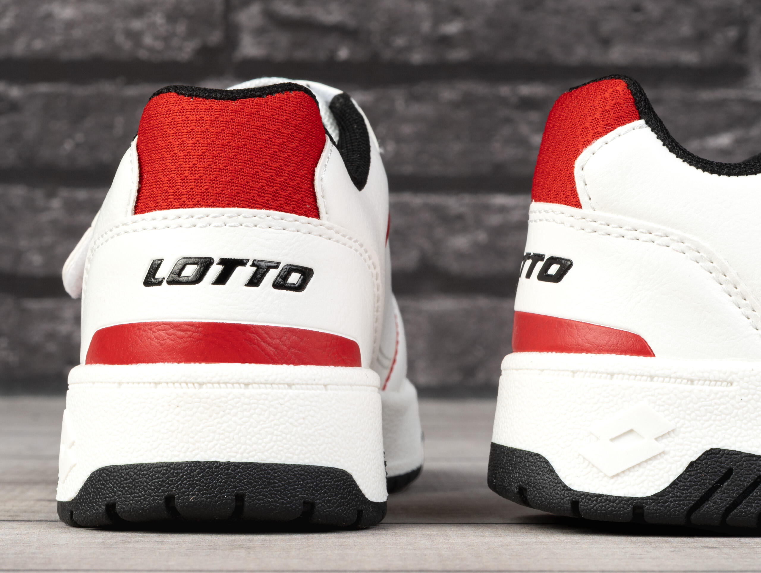 Buty chłopięce sportowe Lotto BOXSCORE K 4/7