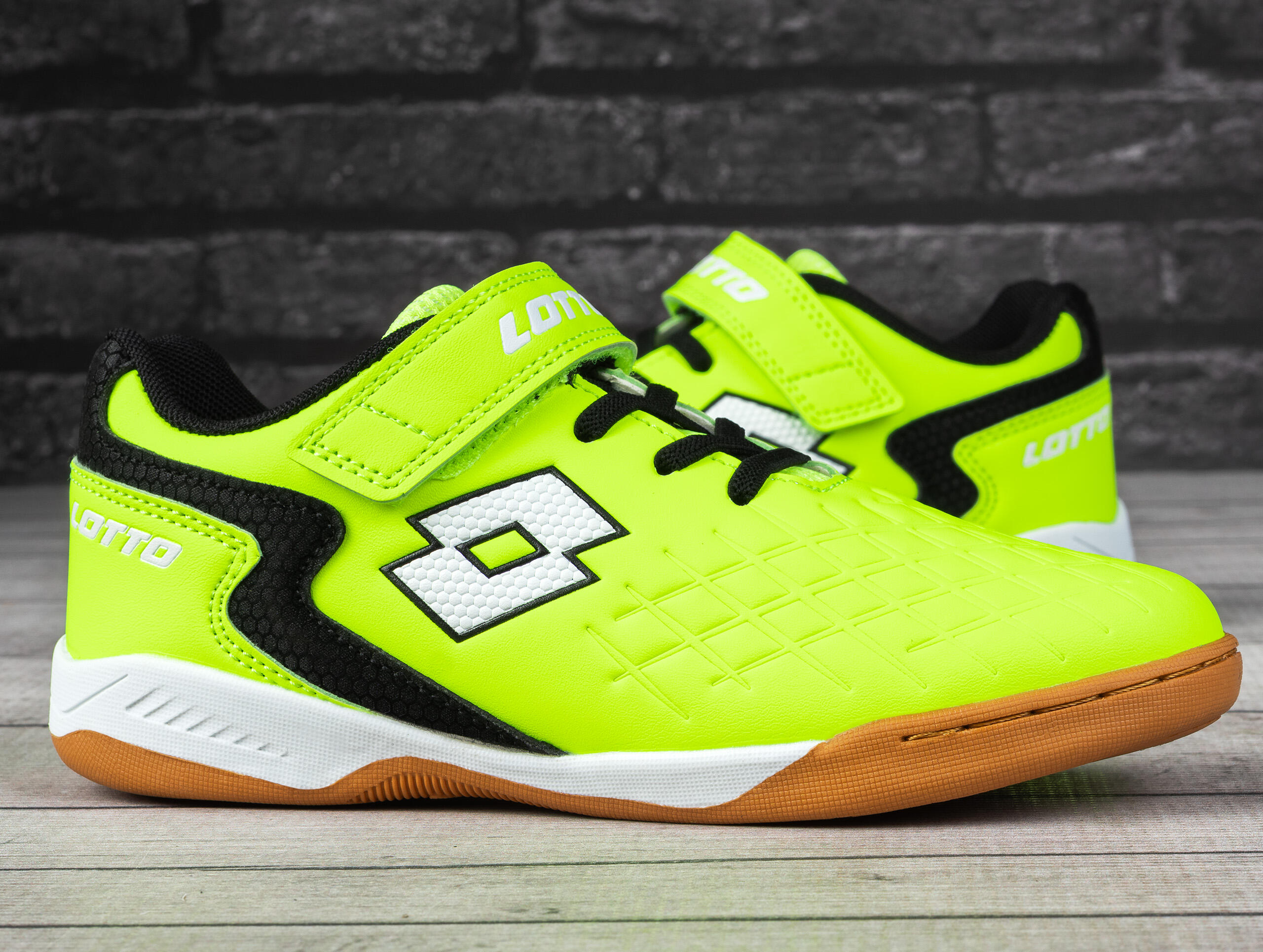 Buty sportowe halowe na rzep Lotto DASHER T