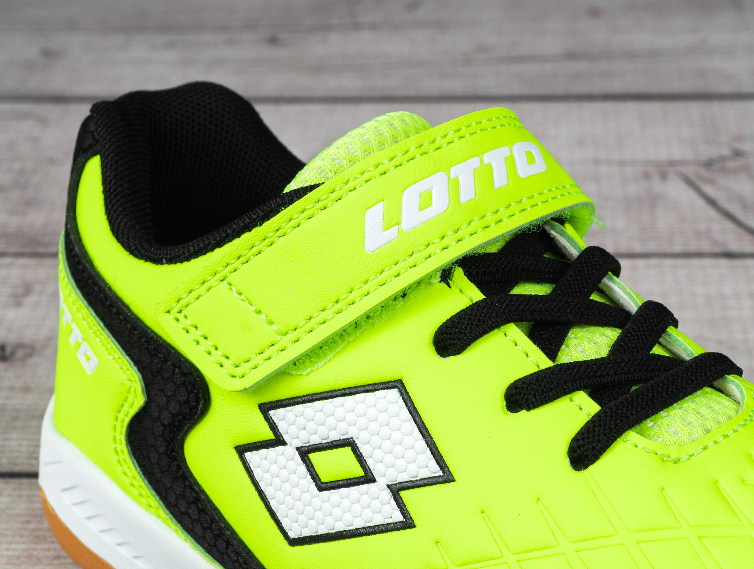 Scarpe bambini Lotto, per uso quotidiano e allenamenti indoor. 6/7