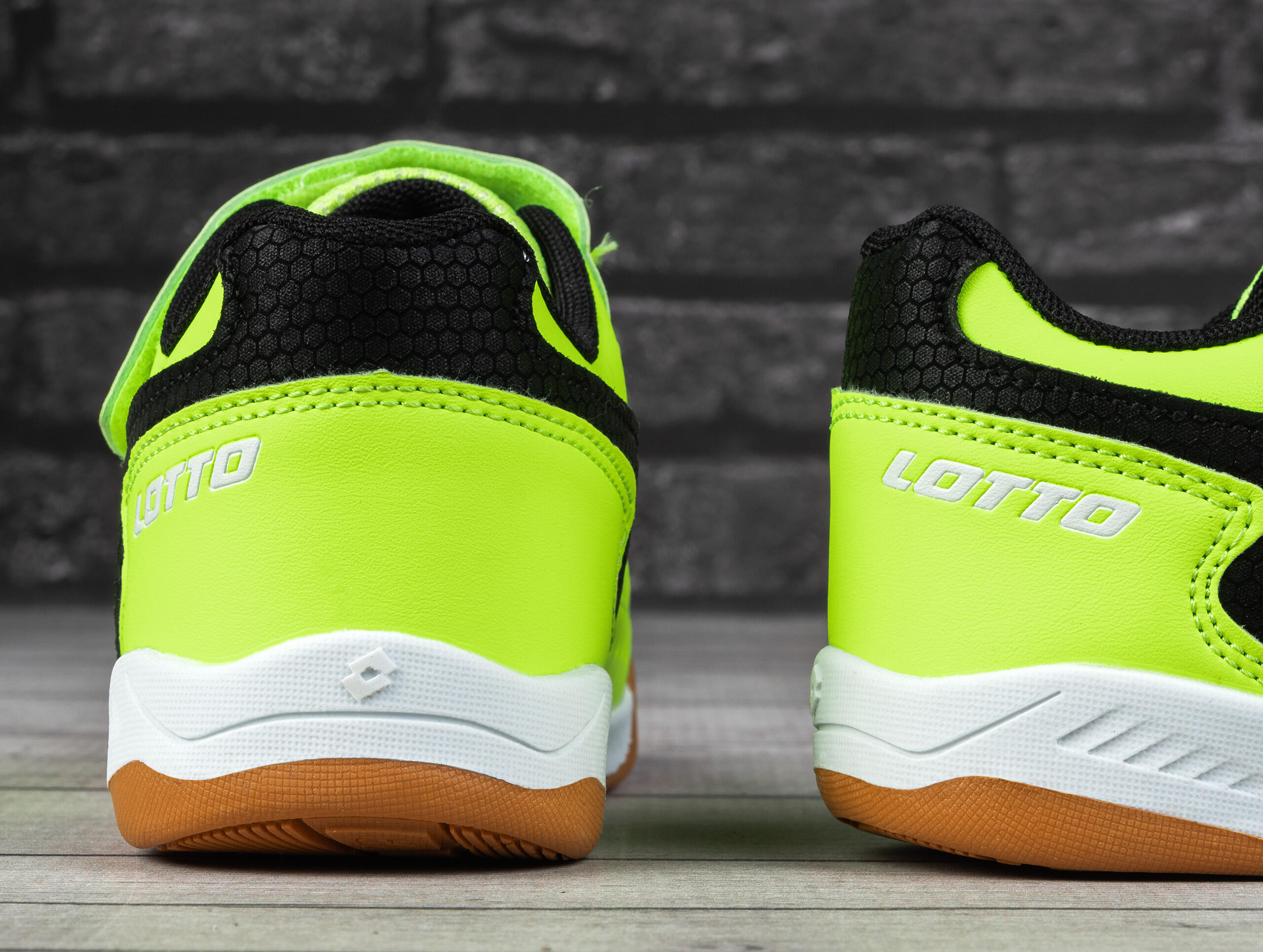 Scarpe bambini Lotto, per uso quotidiano e allenamenti indoor. 4/7