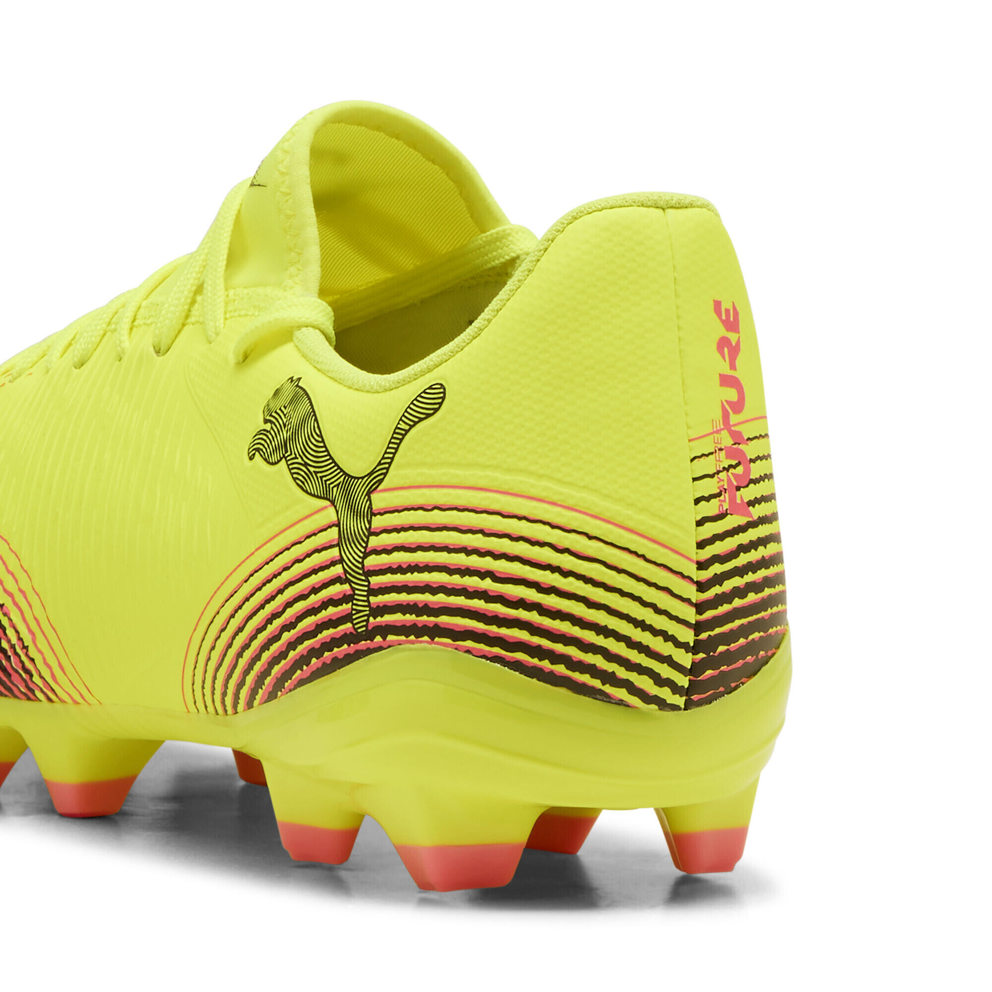 Buty piłkarskie FUTURE 8 PLAY FG/AG PUMA