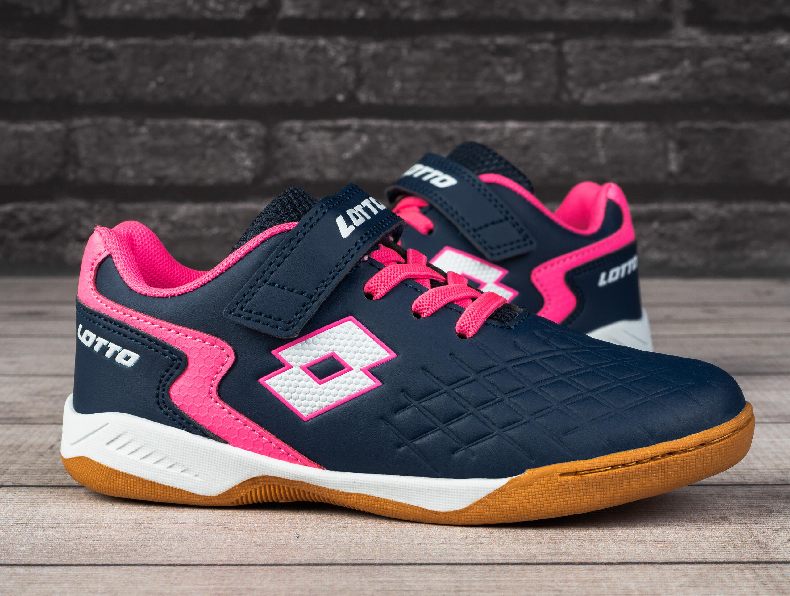 Buty młodzieżowe sportowe Lotto DASHER T