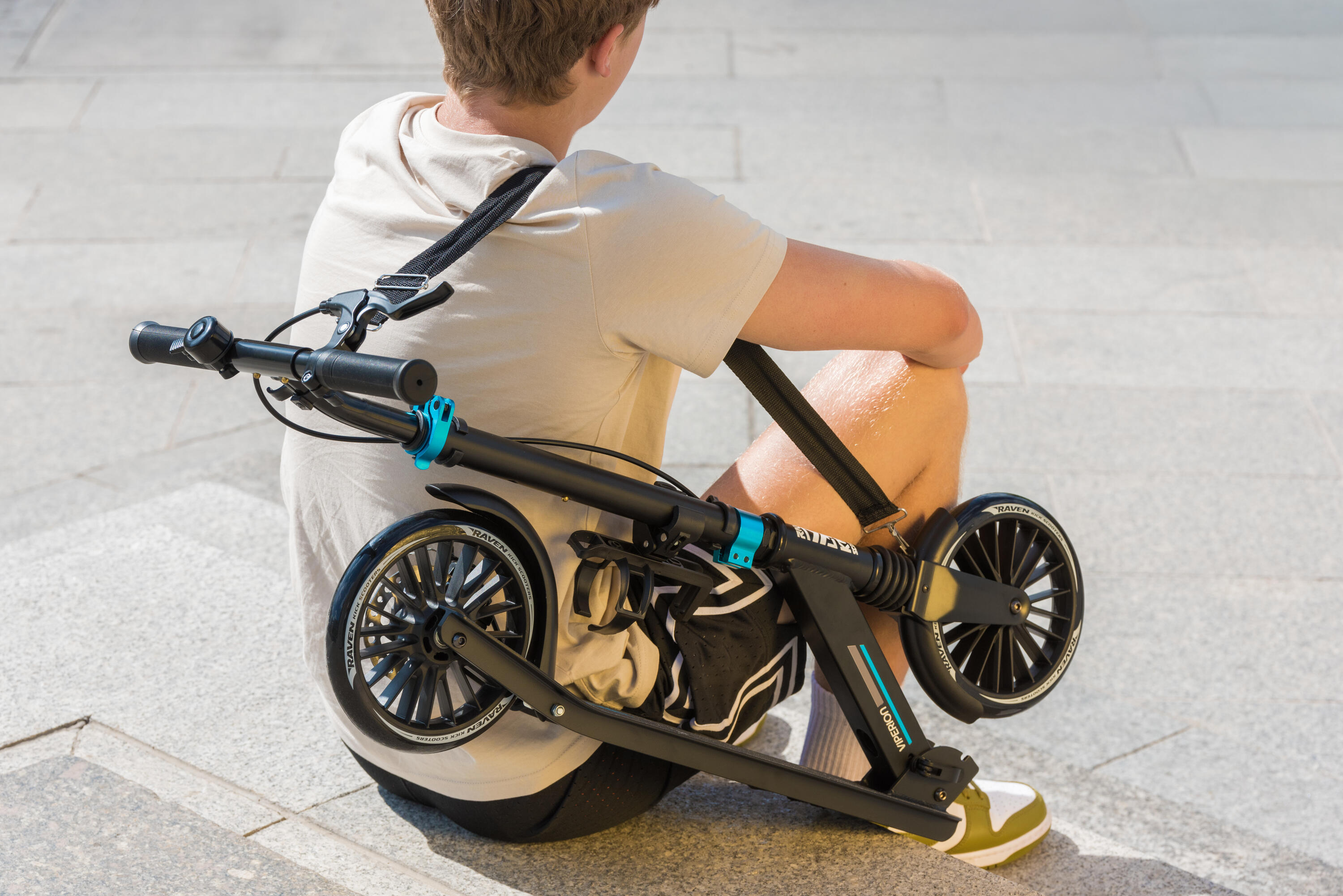 Scooter da 200 mm con freno a disco e ammortizzatore Viperion 3/7