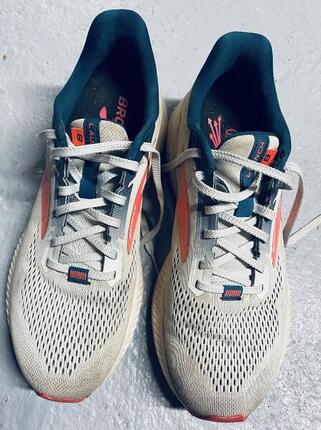 Tussen Particulieren - Brooks sportschoenen