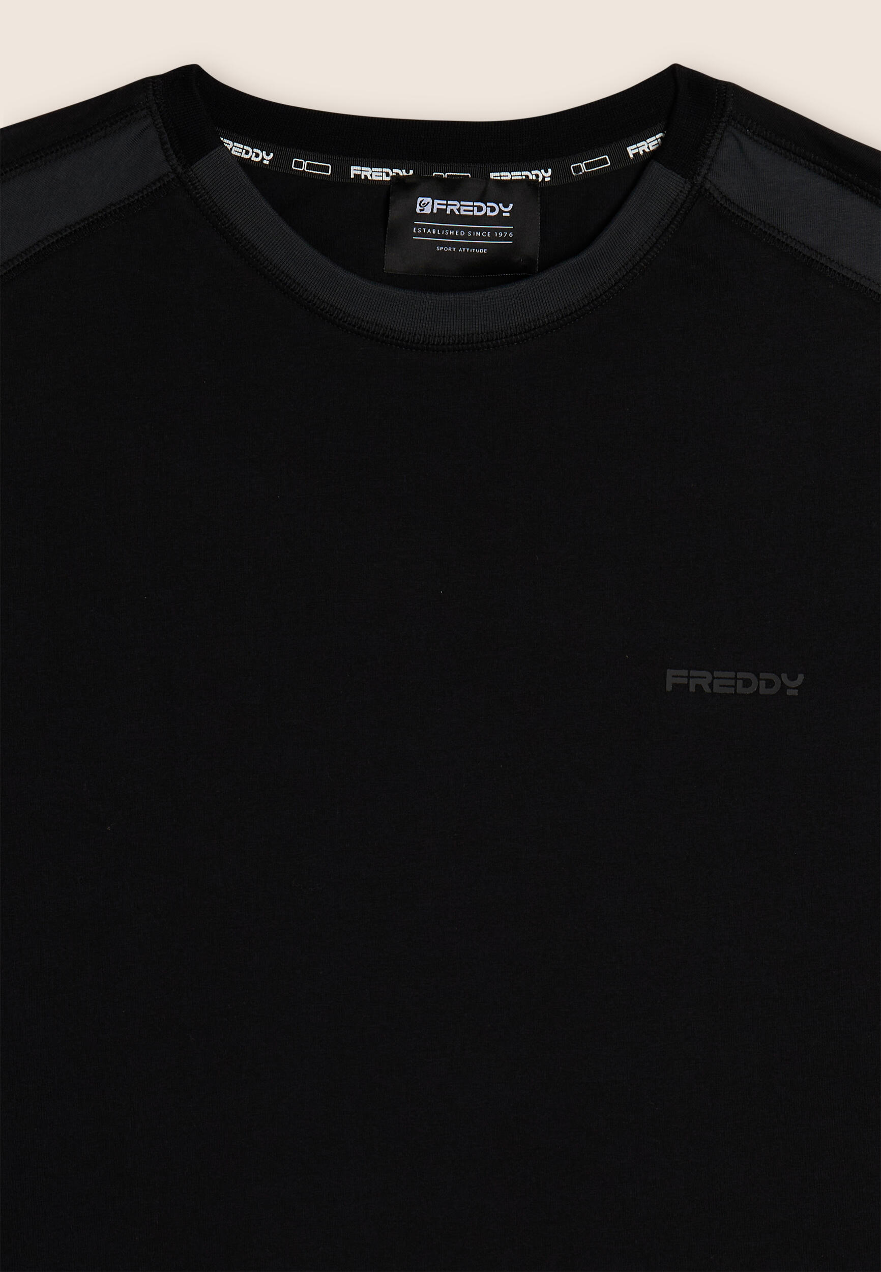 T-shirt avec pièces décoratives sur les épaules 3/3
