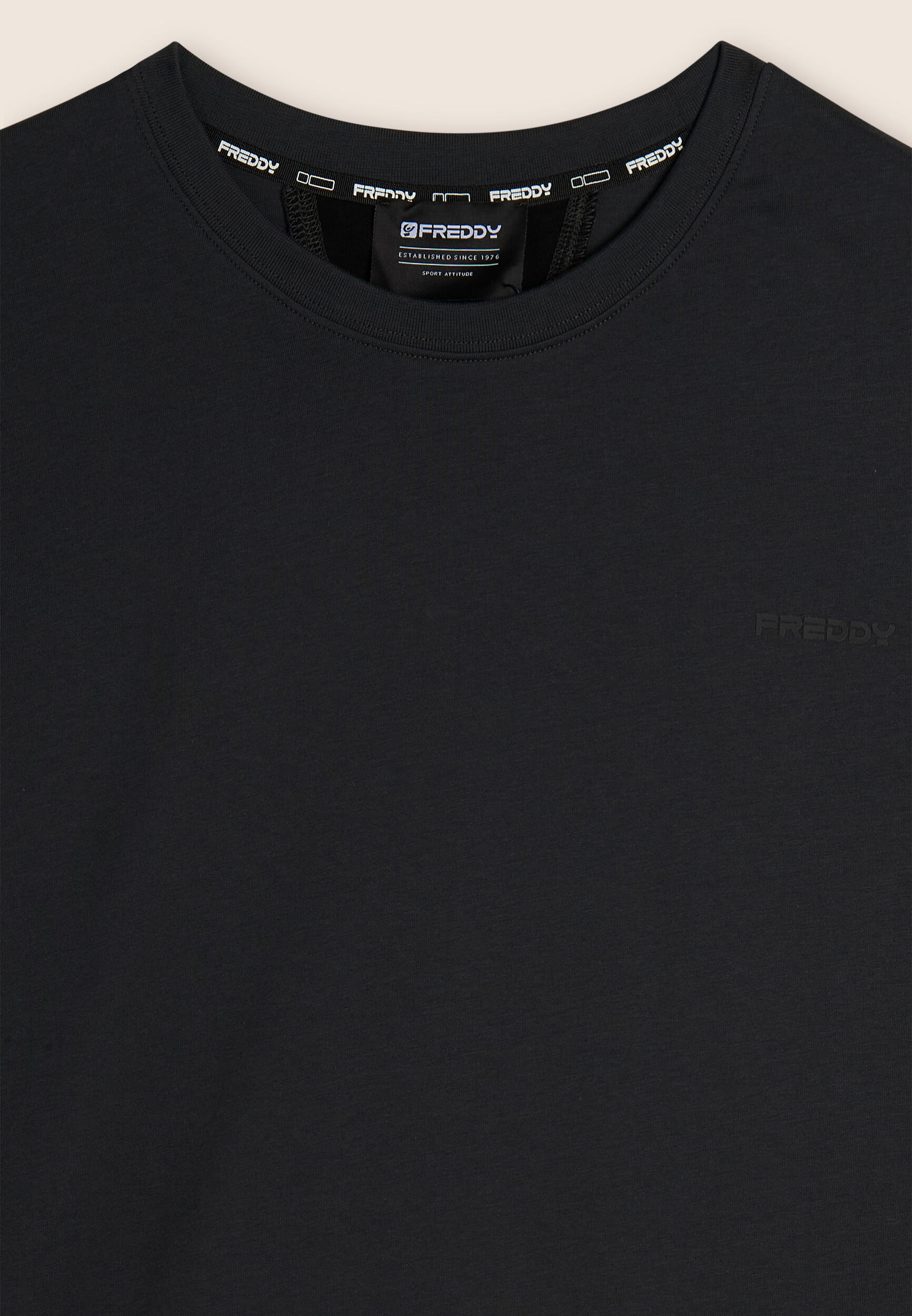 T-shirt à coupe classique avec pièces décoratives contrastées 3/3