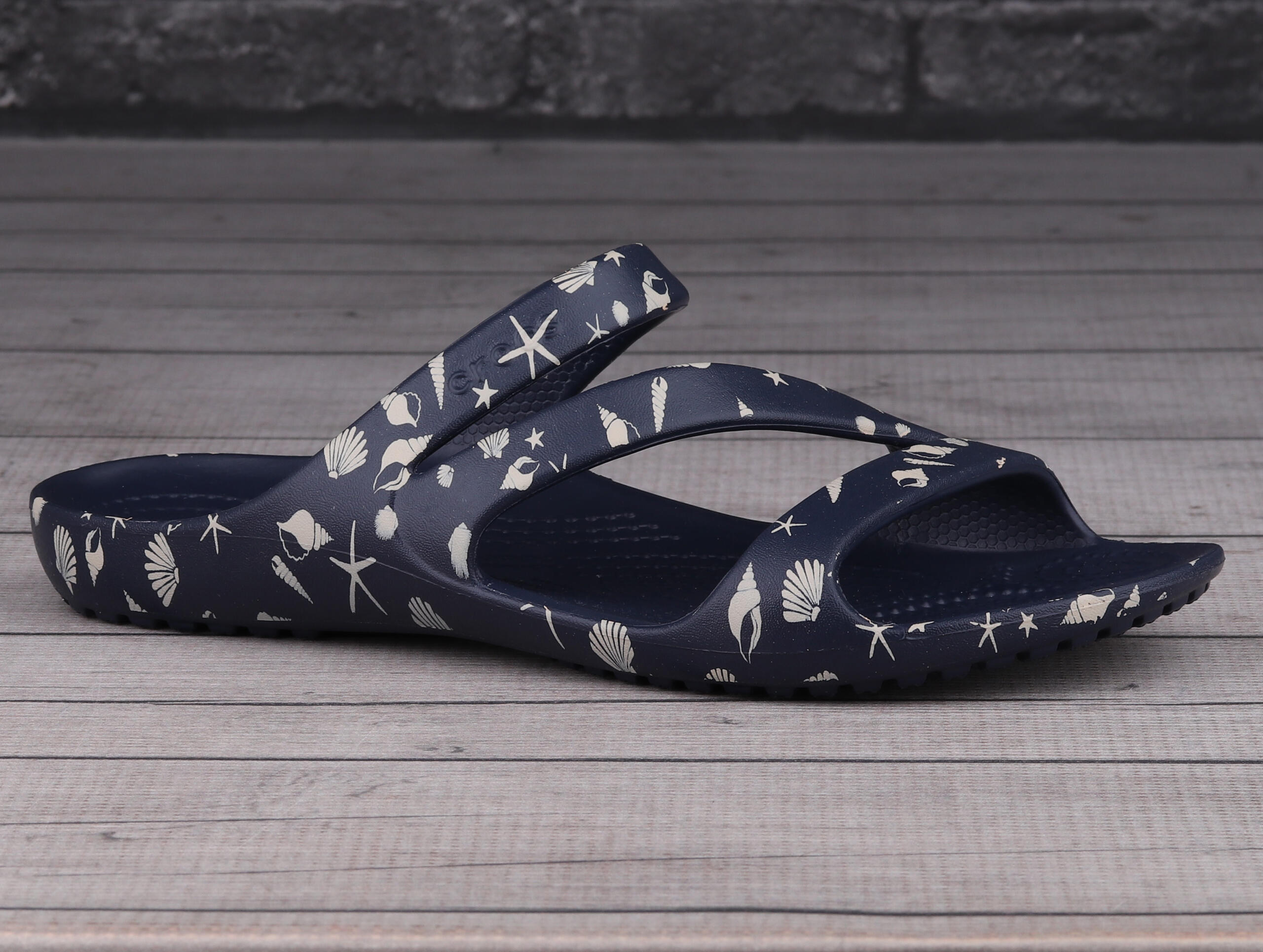 Klapki damskie sportowe Crocs KADEE II SHELLS PRINT 2/6
