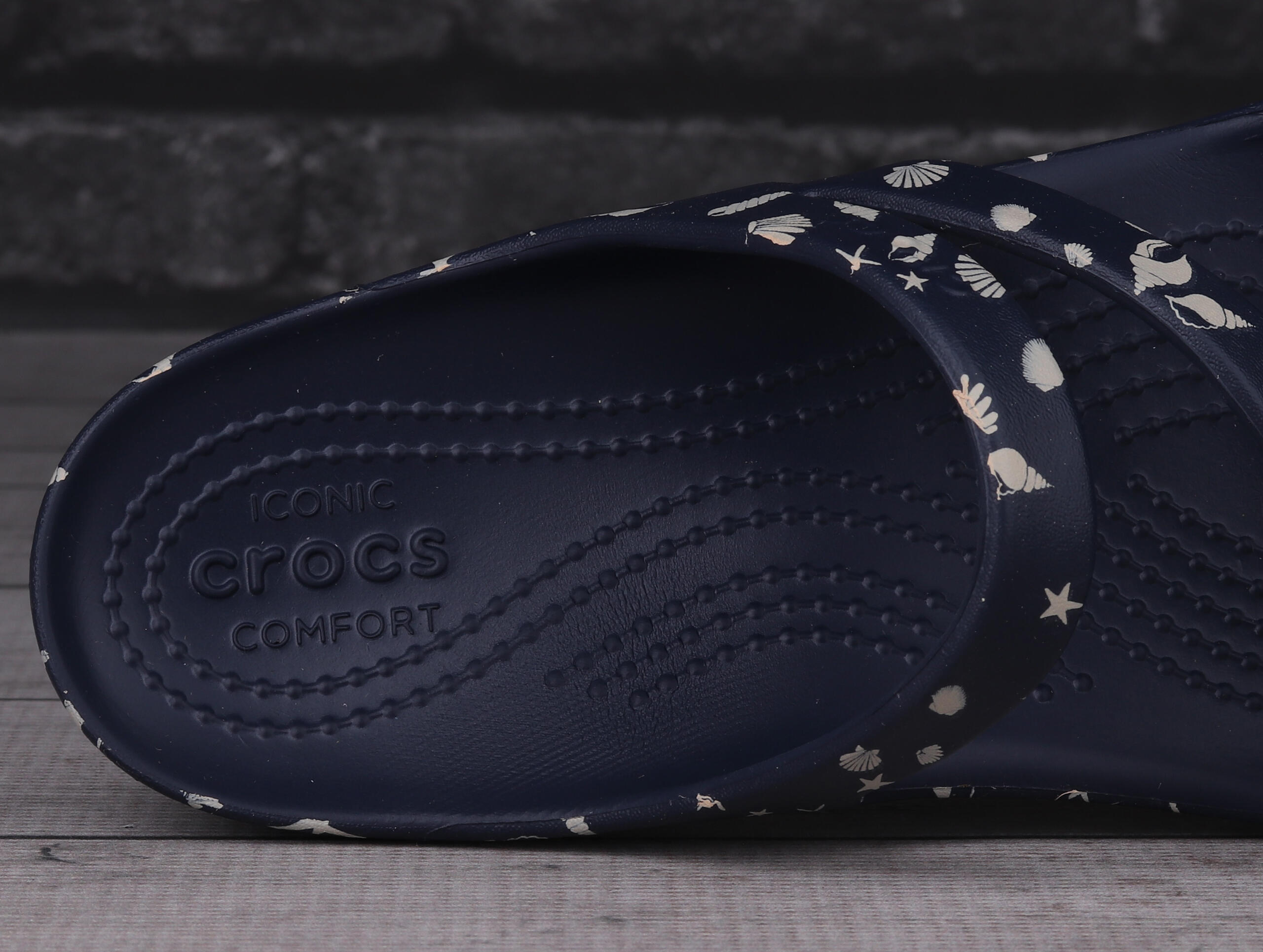 Klapki damskie sportowe Crocs KADEE II SHELLS PRINT 4/6