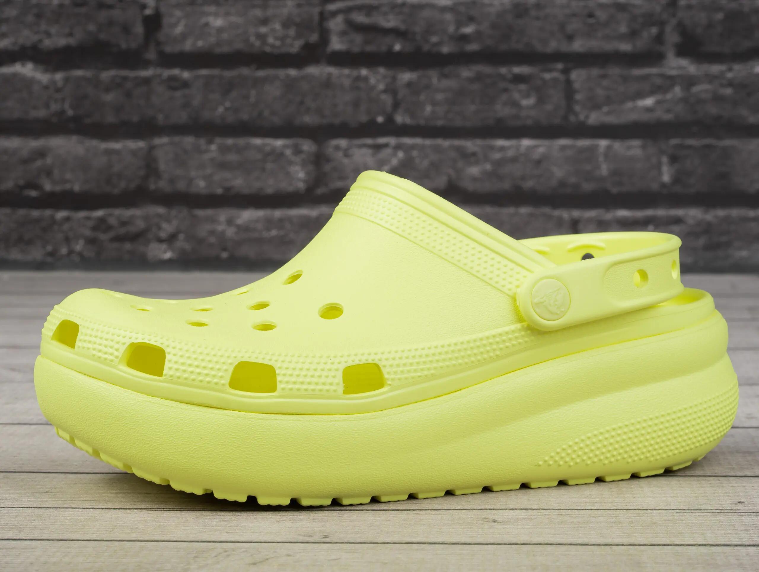 Klapki damskie sportowe na platformie Crocs CLASSIC 3/7