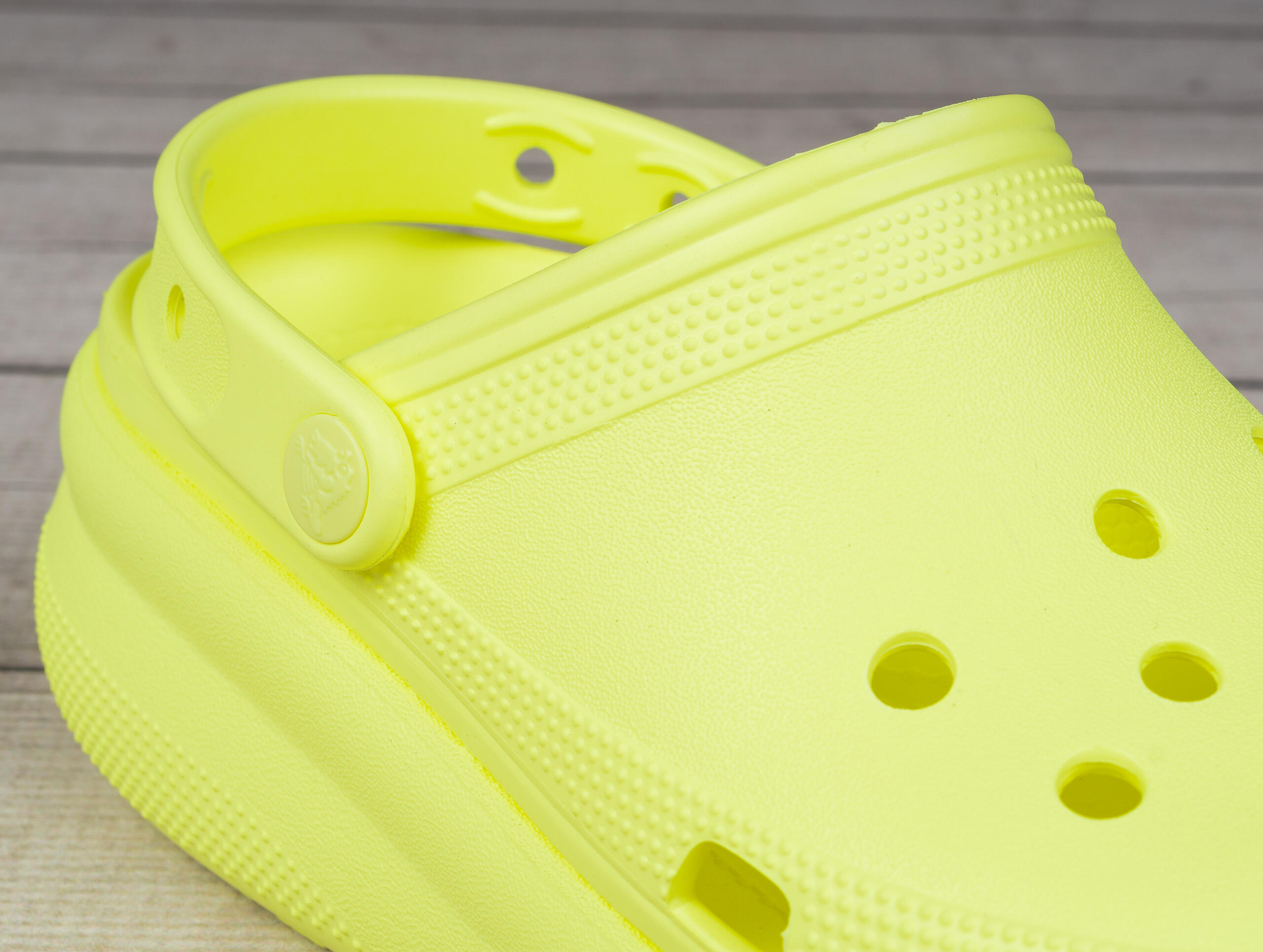 Klapki damskie sportowe na platformie Crocs CLASSIC 6/7