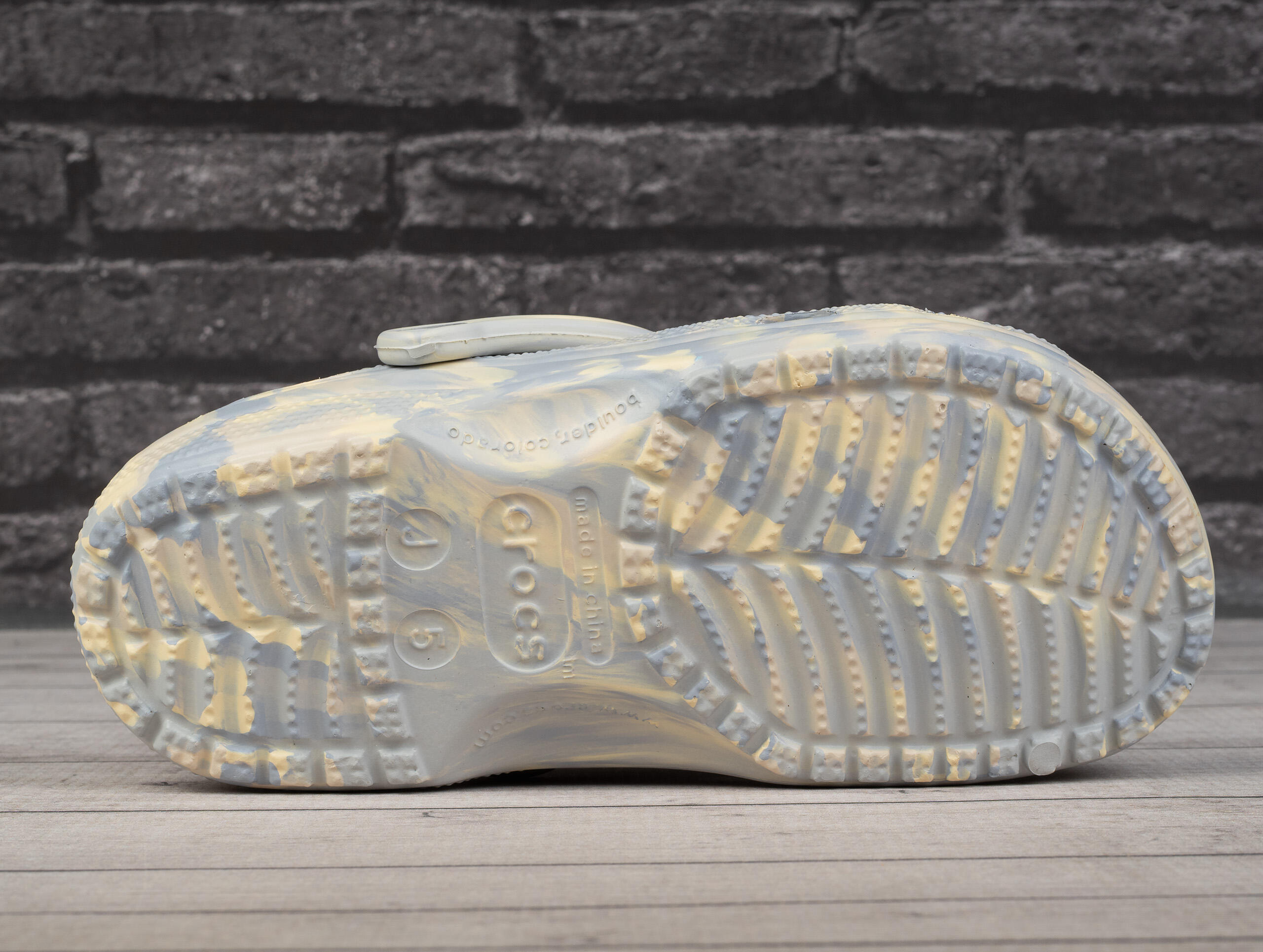 Klapki dziecięce sportowe Crocs CLASSIC MARBLED CLOG 5/6
