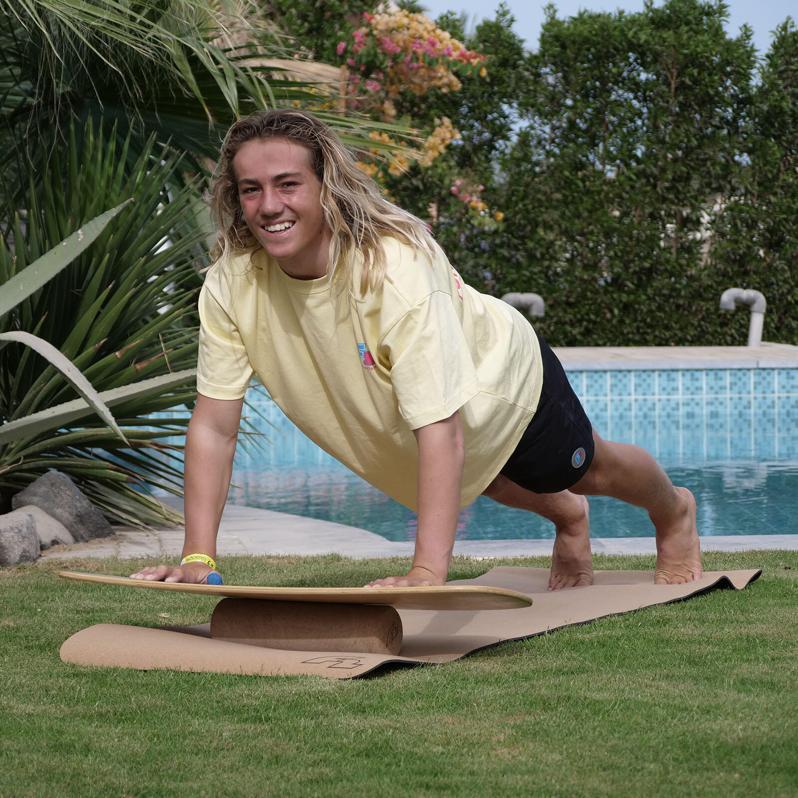 F2 Set Balance Board demi-sphère 30x10cm + rouleau en liège 33x9,5cm 4/5