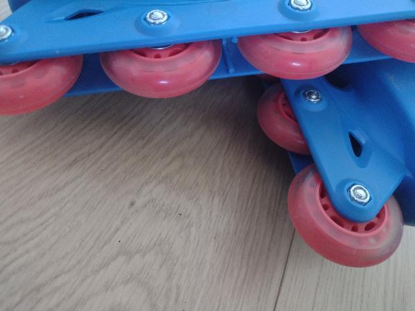 Entre Particuliers - Patins à roulettes neufs pour enfants 2/2