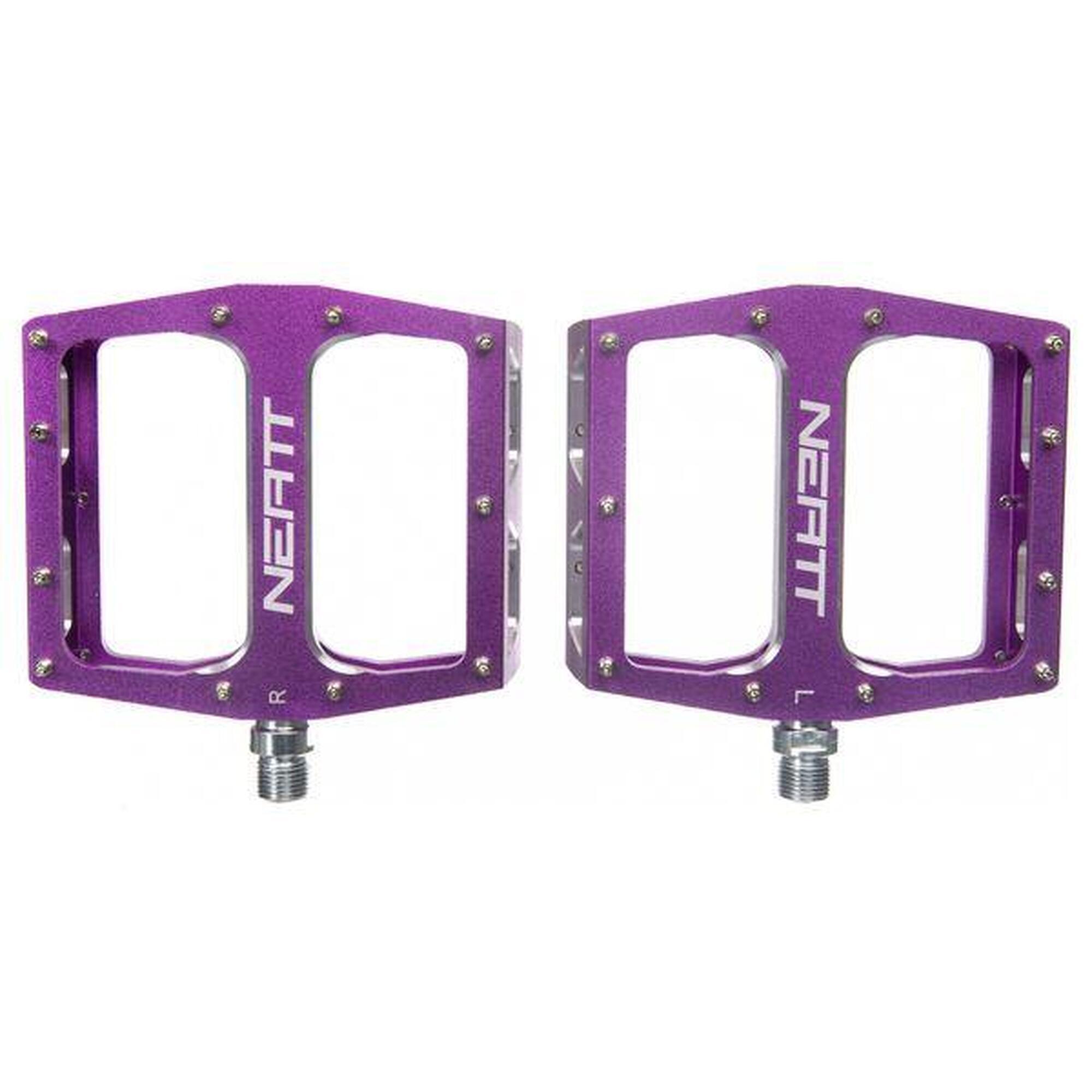 Paire de Pédales Plates Neatt Attack V2 XL 11 Picots Violet      4999€ 5100€ -1%    * La vente débute le 03/07/2025    NEATT Paire de Pédales Plates Neatt Attack V2 XL 11 Picots VioletVendu exclusivement en ligne   