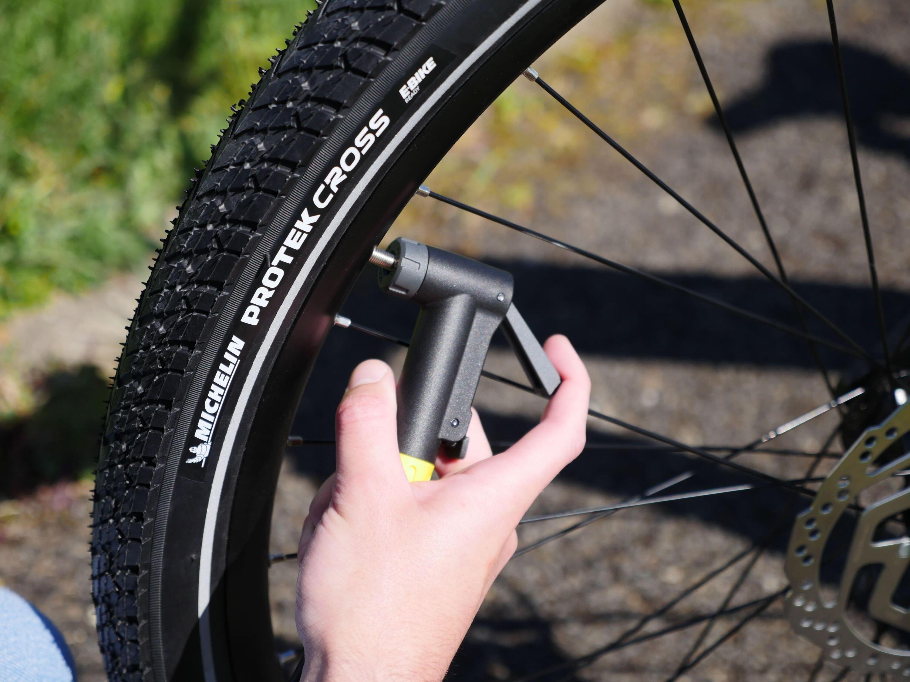 AIR CONTROL stalen fietsvoetpomp met manometer 6/7