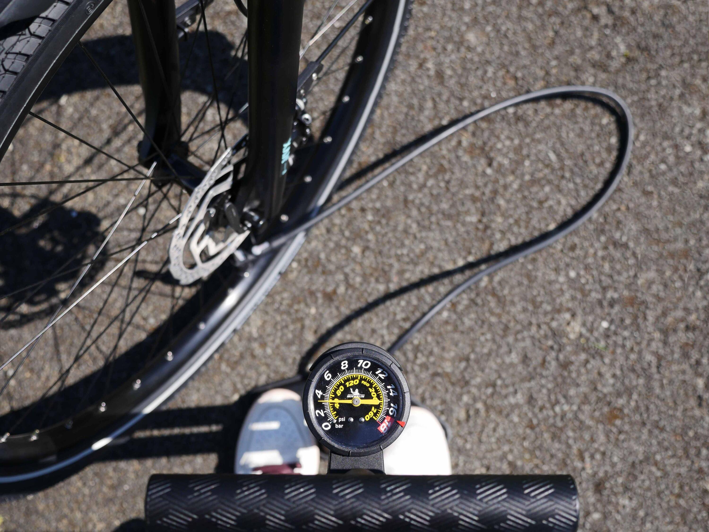 Luchttank voetpomp voor tubeless banden 18 bar/260 psi 6/7