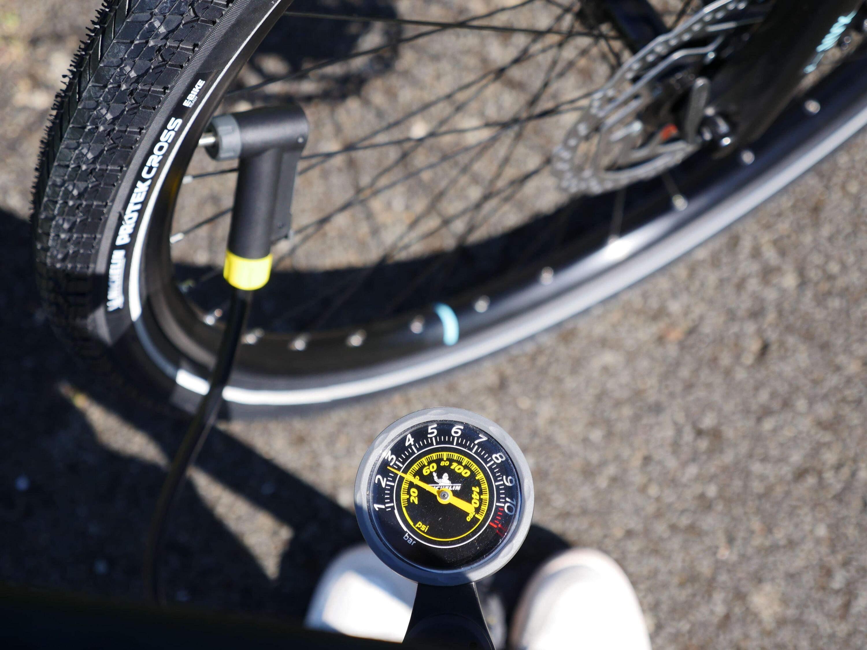 Bomba de bicicleta Air Control XT em aço com manómetro 7/7