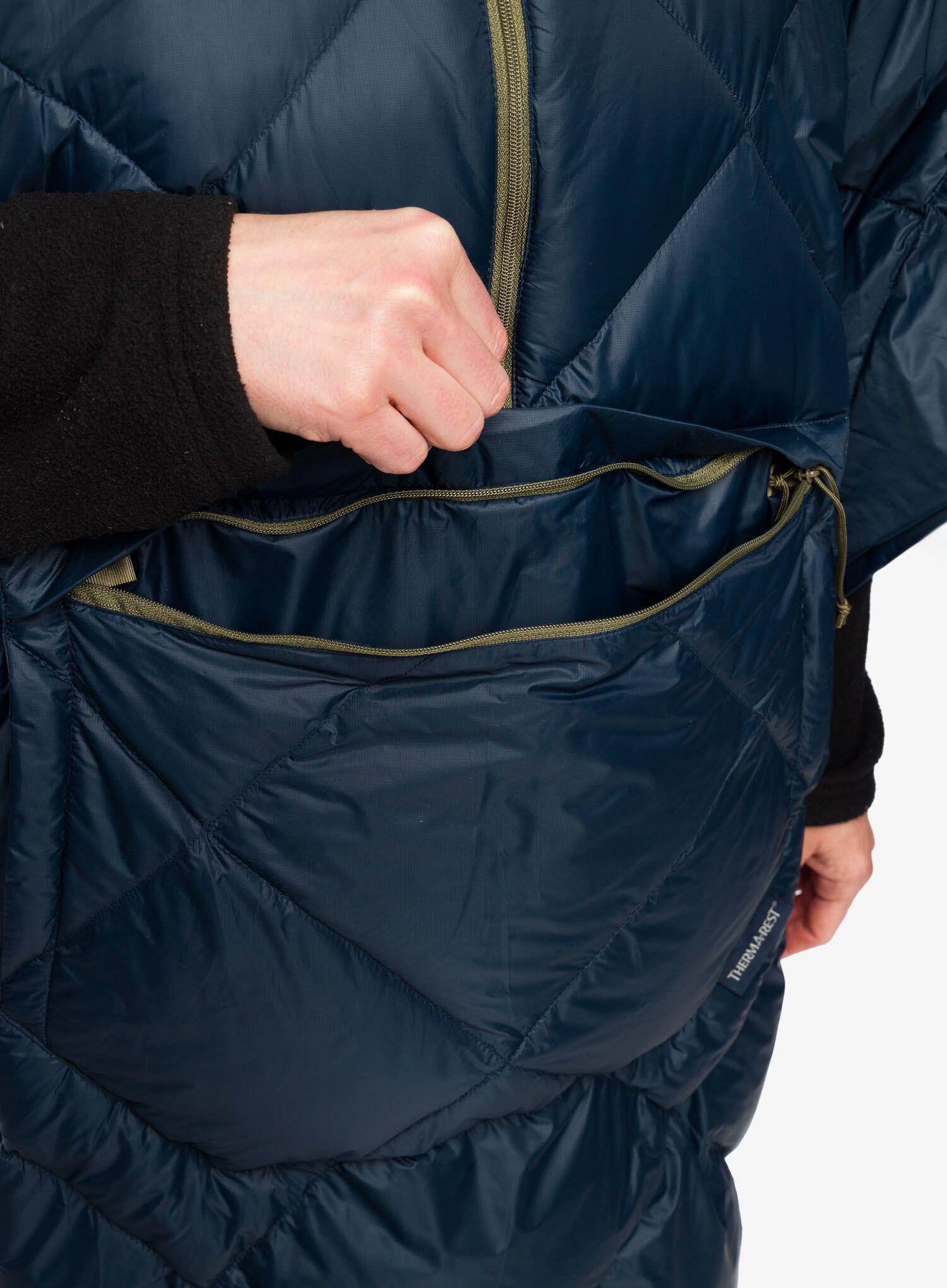 tragbare Daunen-Decke Honcho Poncho Down outerspace blue 6/7