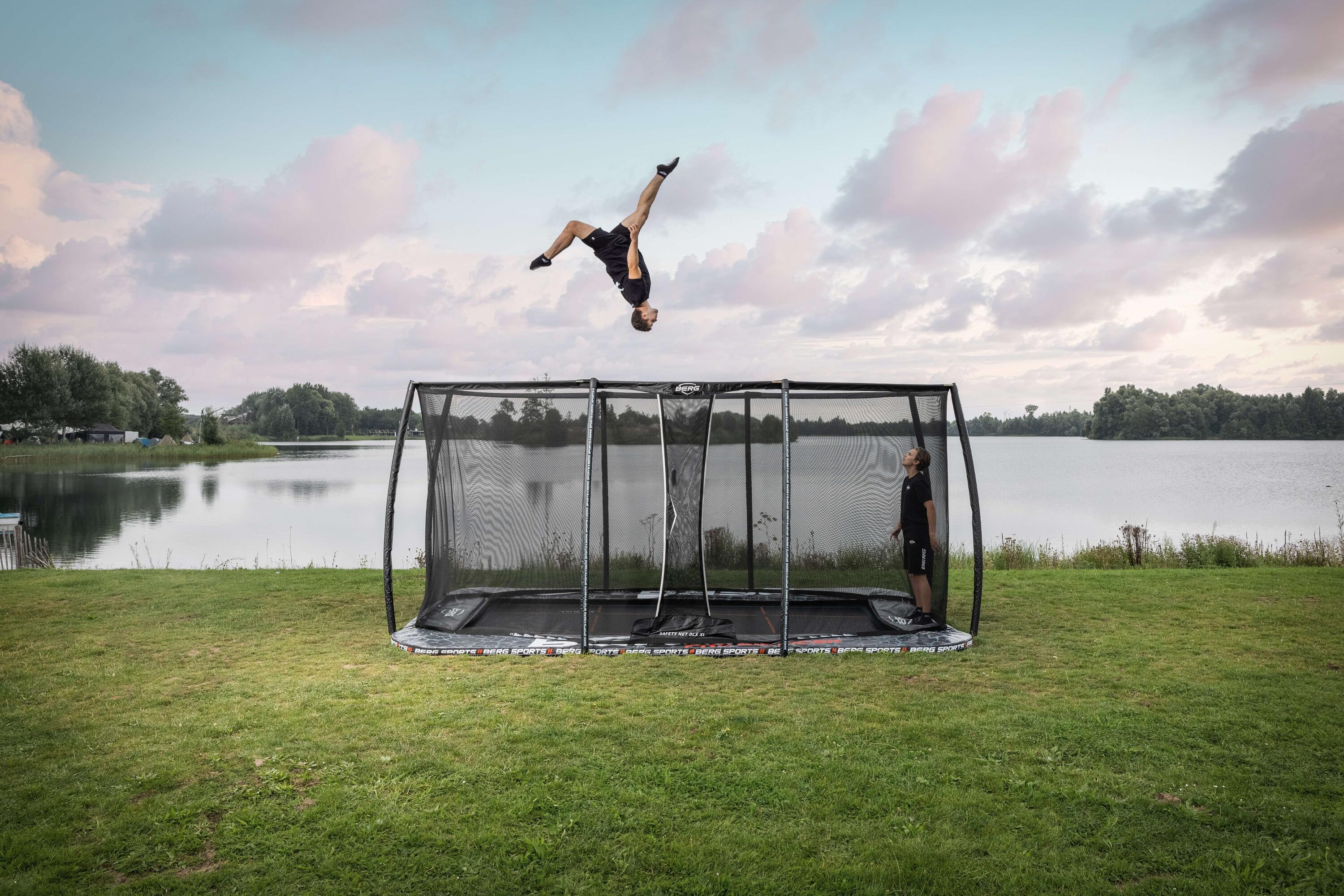 Cama elástica + Red de seguridad XL BERG Ultim Pro Bouncer Flatground 500x300 3/4