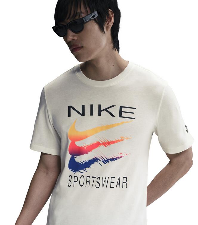 T-shirt uomo nike sportswear graphic swoosh - beige 2/4