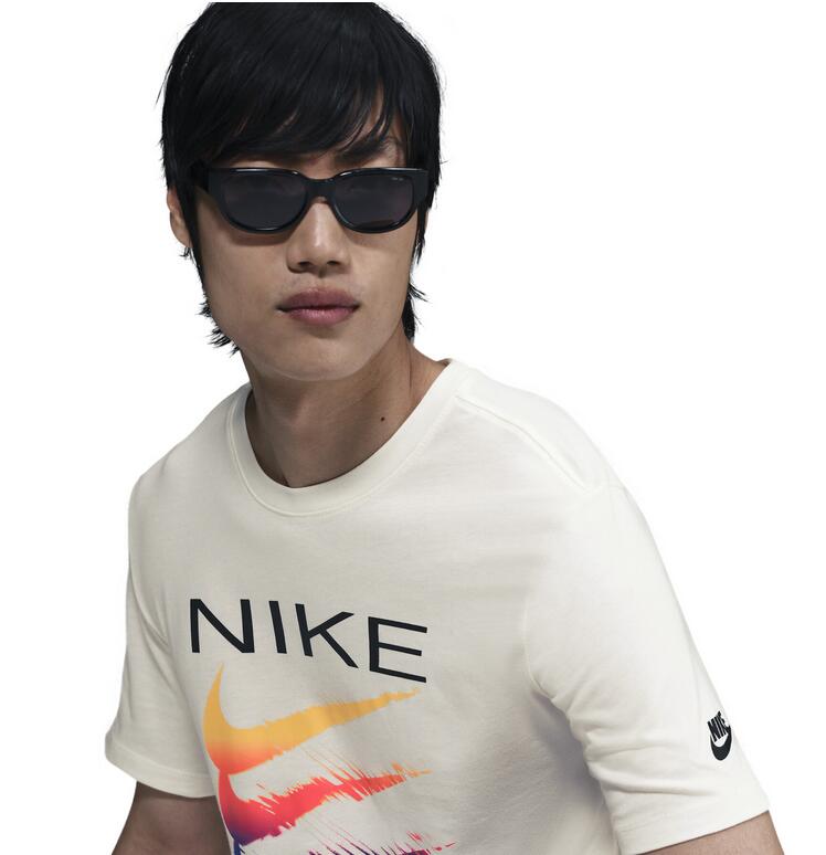 T-shirt uomo nike sportswear graphic swoosh - beige 3/4