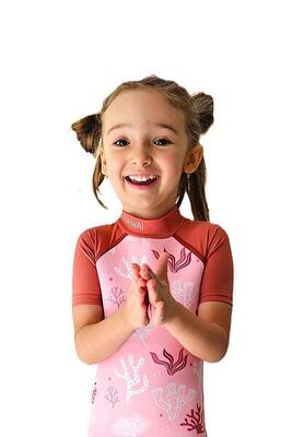 Muta corta in neoprene da 2 mm per bambini. taglio body. rosa