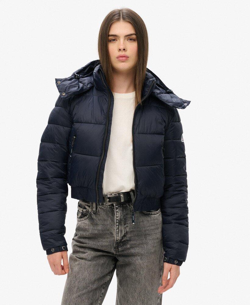 bleu marine.