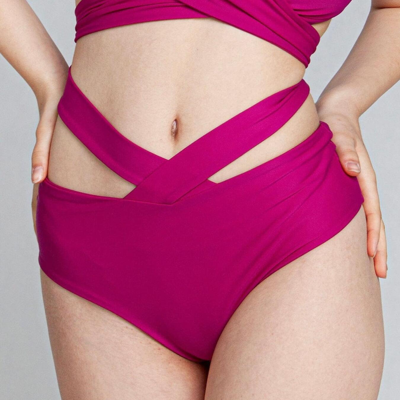 FANNA X BOTTOM – HIGH-WAIST UNTERTEIL MIT ICONIC CROSS-DESIGN