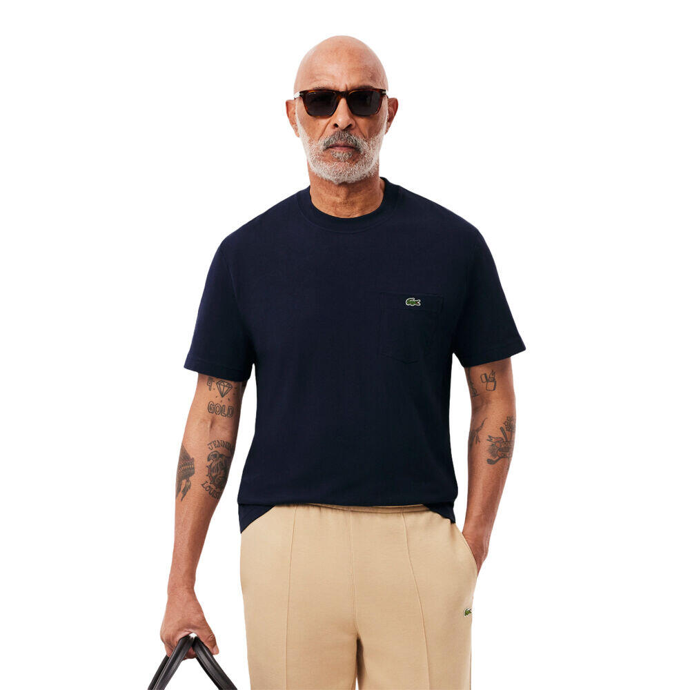 Camiseta Azul Marino Lacoste con Bolsillo en el Pecho Elegante y Deportiva 2/5