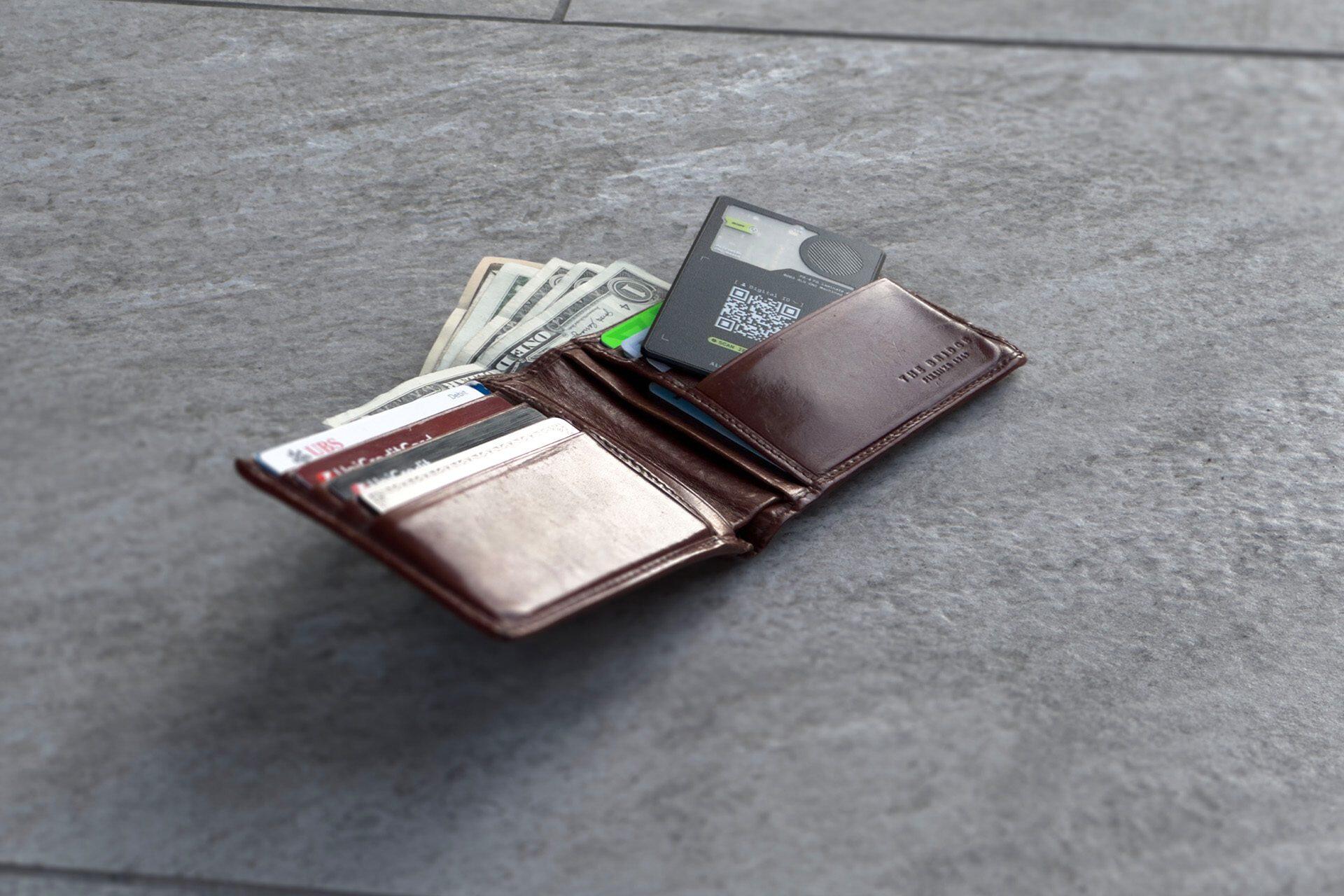 AirCard Pro | Bluetooth Tracker | Apple Find My | Ultradünn 2,2 mm | USB-C 5/6