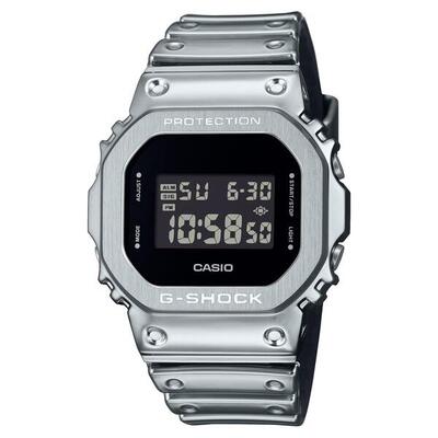 Casio digitaal horloge zilverkleurig/zwart gm-5600ym-8er