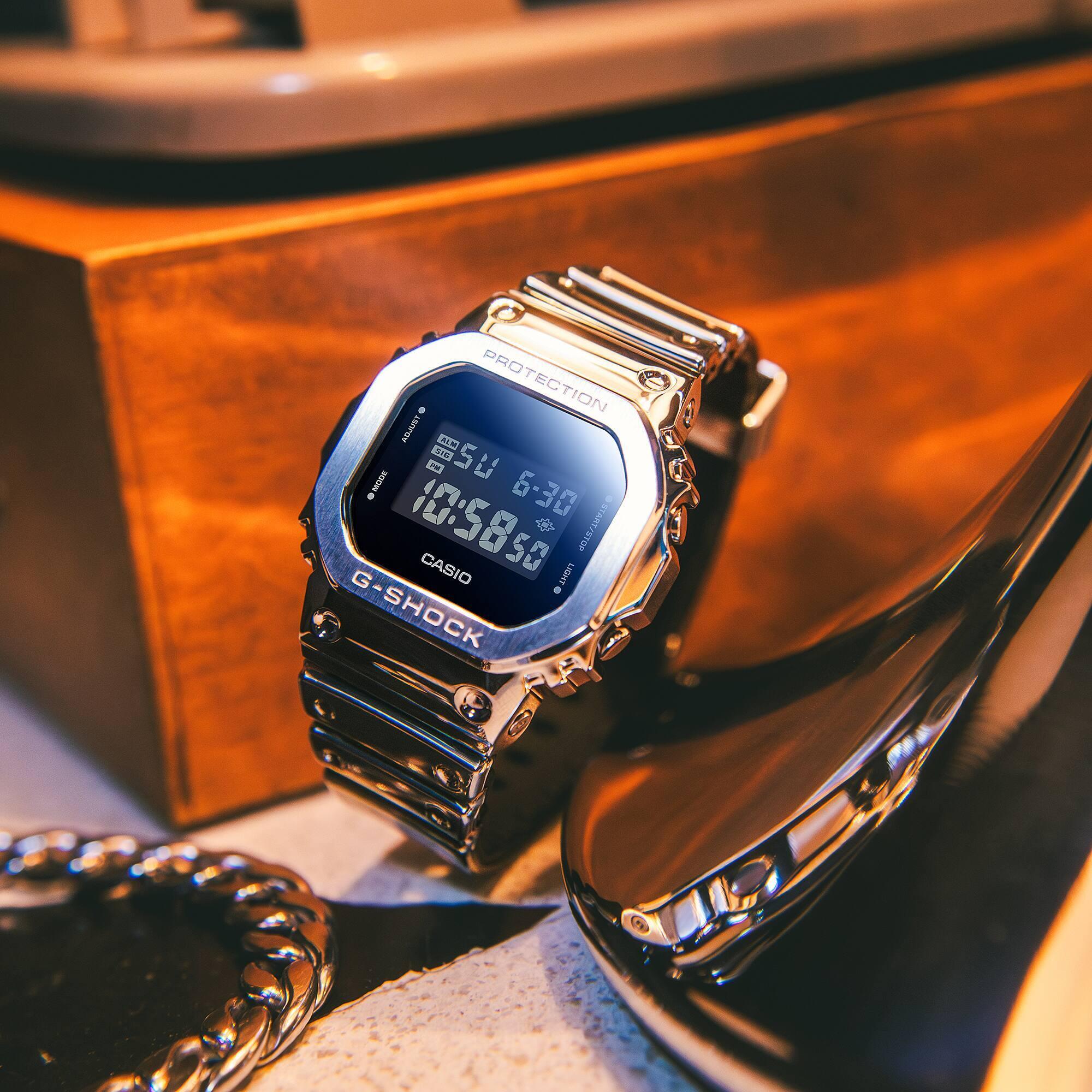 Casio Digital Uhr Silber/Schwarz GM-5600YM-8ER 3/5