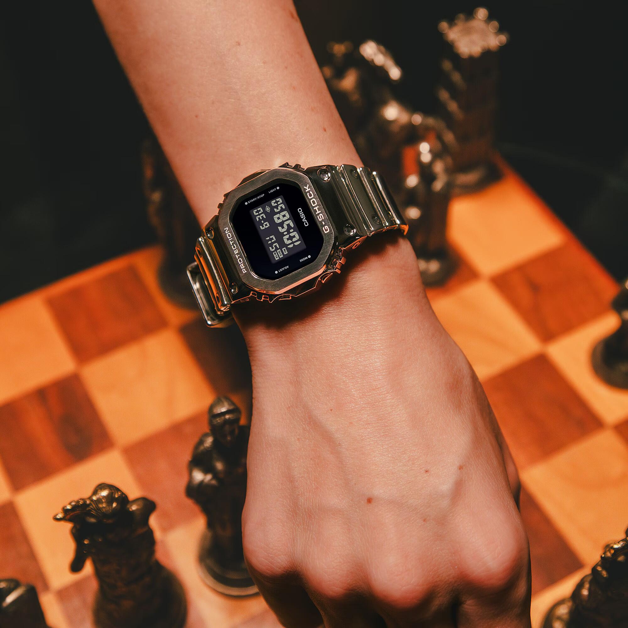 Casio Digital Uhr Silber/Schwarz GM-5600YM-8ER 4/5