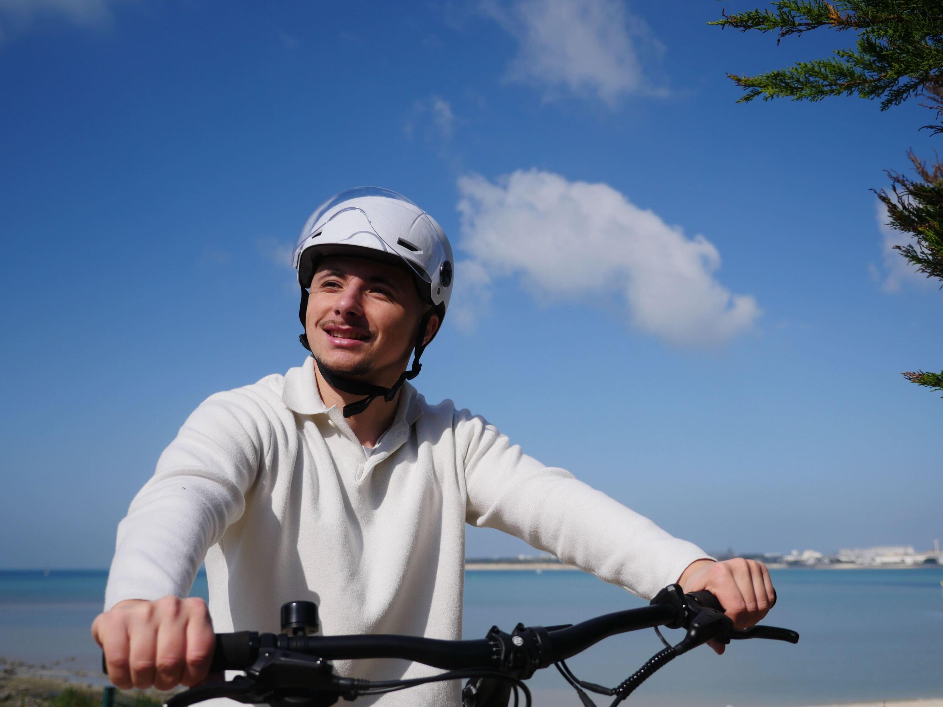 Casque Urbain Trendy Blanc avec Visière et Headlock 55-58cm 6/7
