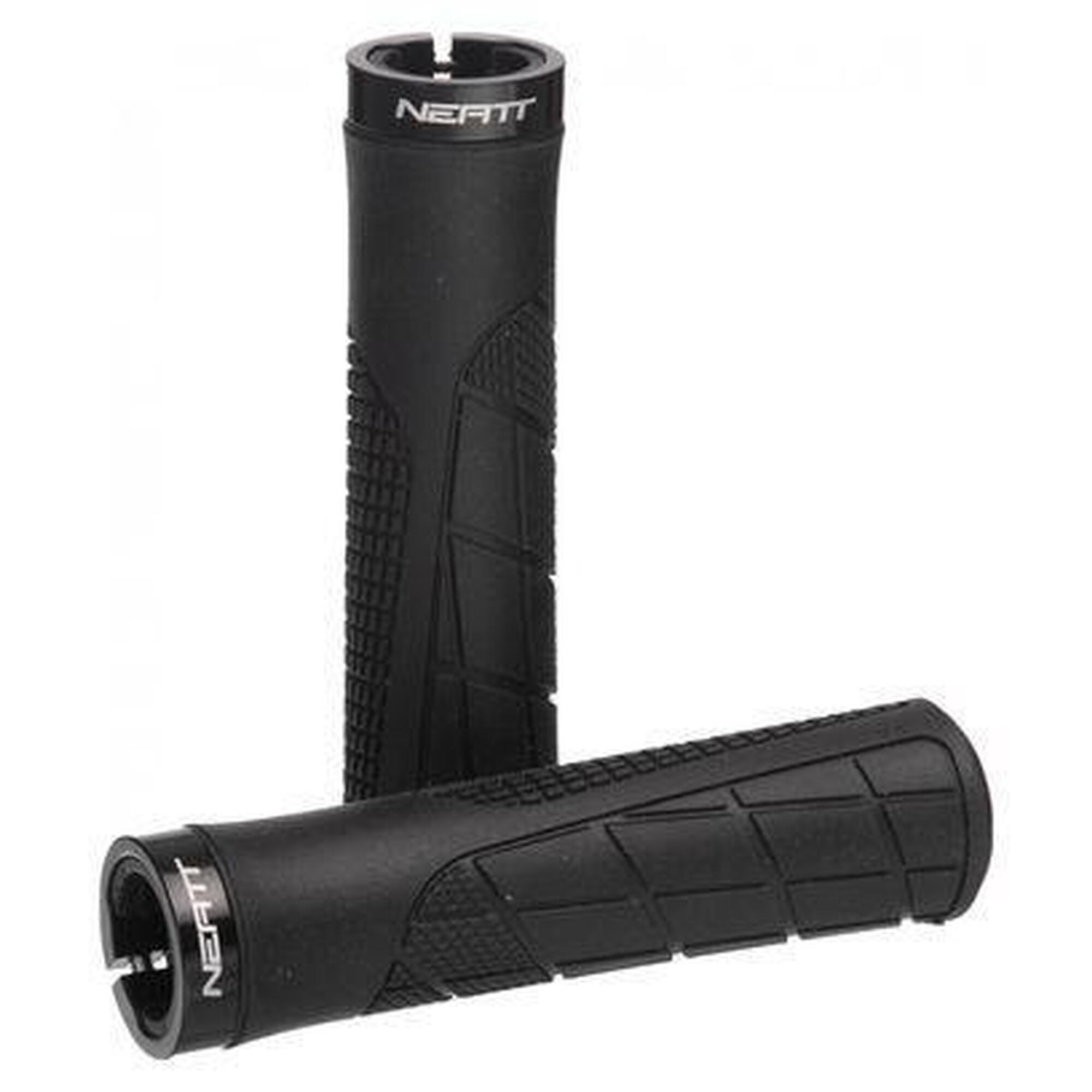 Paire de Grips Neatt One Lock Ergo Noir promo      1400€ 1499€ -6%    * La vente débute le 30/07/2025    NEATT Paire de Grips Neatt One Lock Ergo NoirVendu exclusivement en ligne   