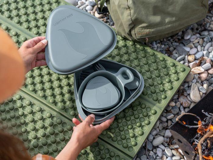 Menażka zestaw naczyń turystycznych ze sporkami Outdoor