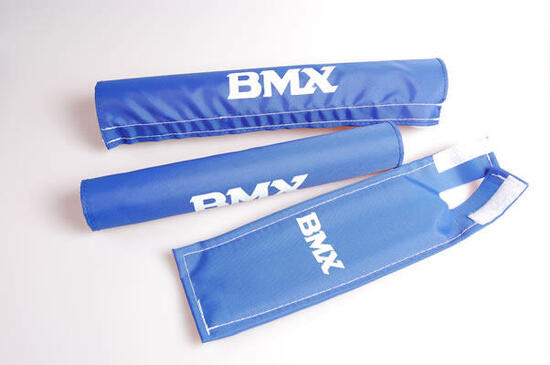 Set di protezioni BMX blu.