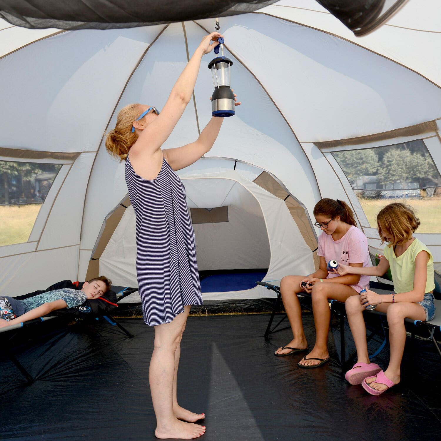 Familietent Turin 12 - Campingtent voor 12 personen, 3 slaapcabines - Koepeltent 4/7