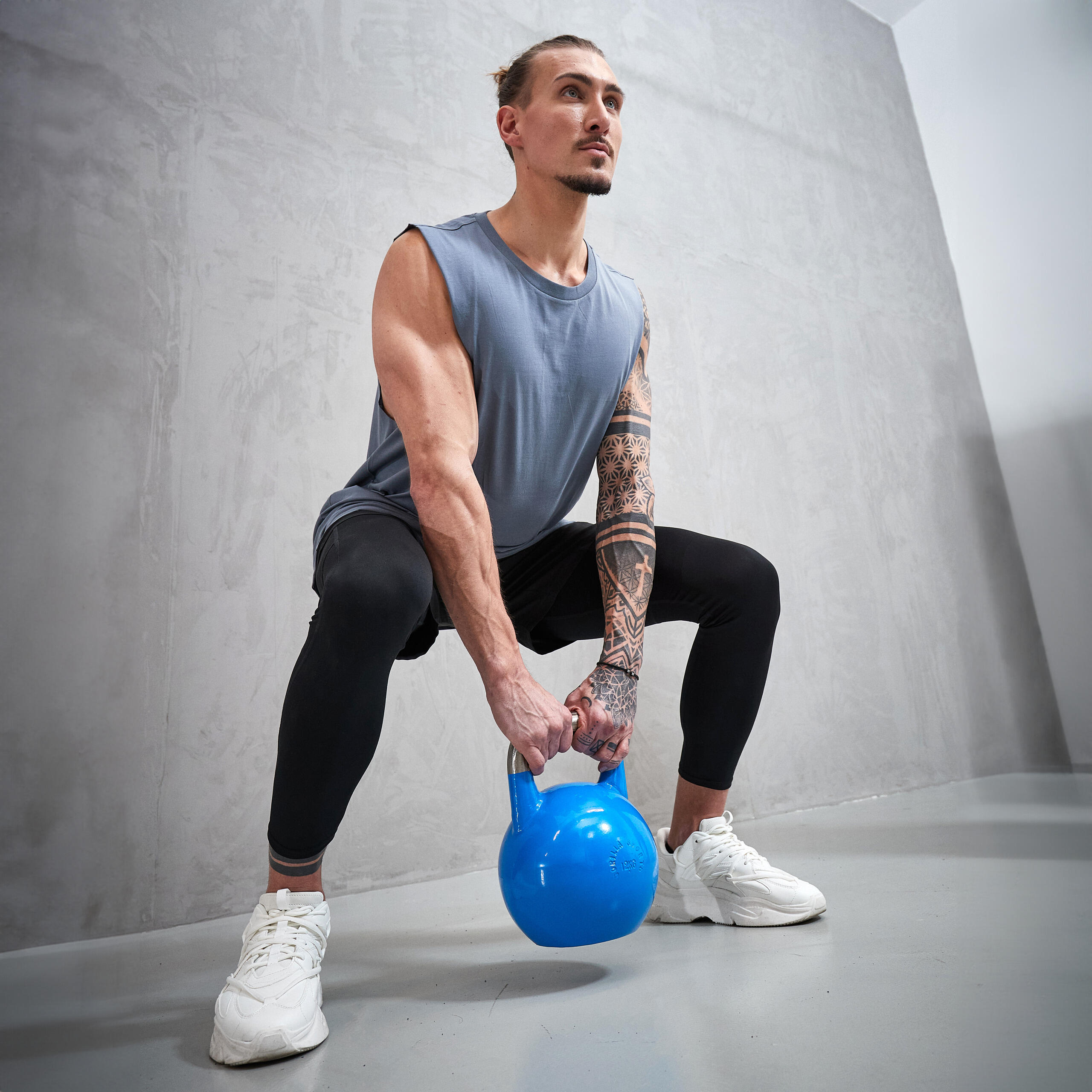 Kettlebell Competition Gorilla Sports acciaio blu, impugnatura ergonomica 5/7