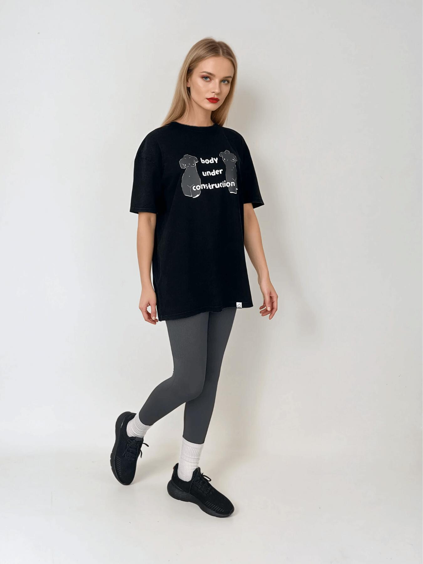 Czarny T-shirt Damski Retro - Body Under Construction BeShaped 4/6