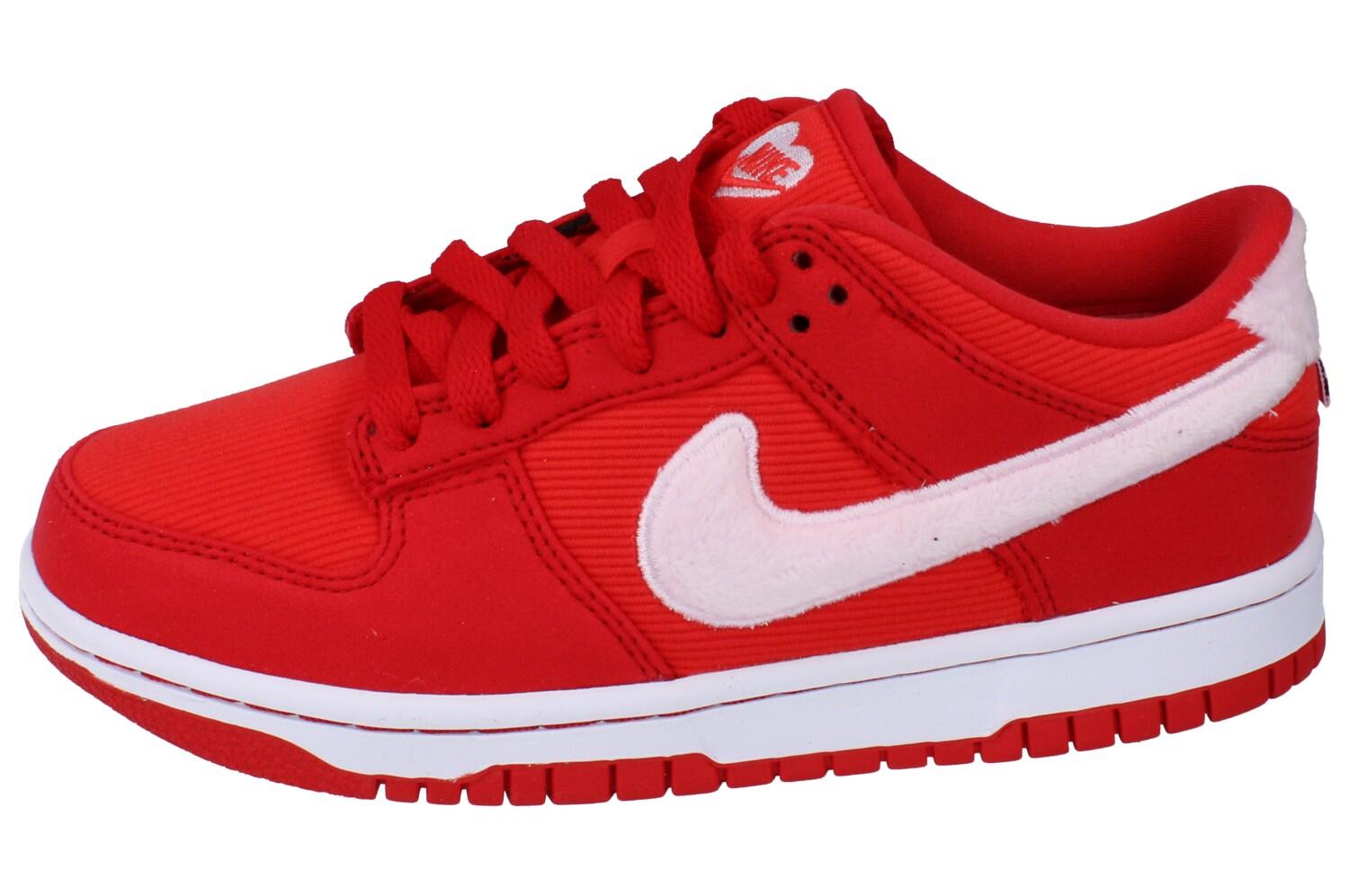 Nike Dunk Low Valentine's Day (2024) 6/6