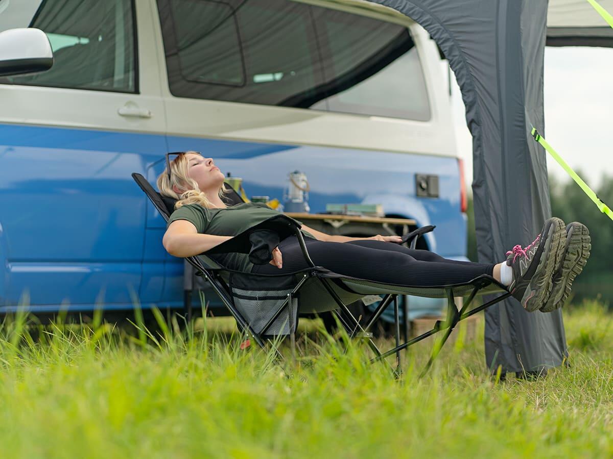 Kempingová židle Toras s podnožkou a polštářem 2‑v‑1 lehací funkce 4/7