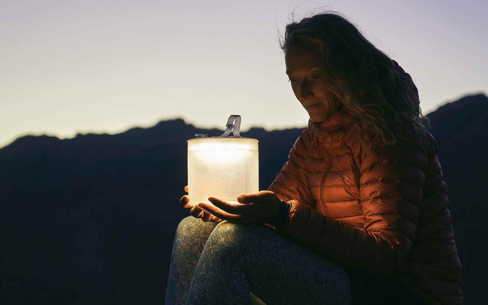 MPOWERD Luci Charge 360 Inflatable Solar Lantern & Power Bank 7/7