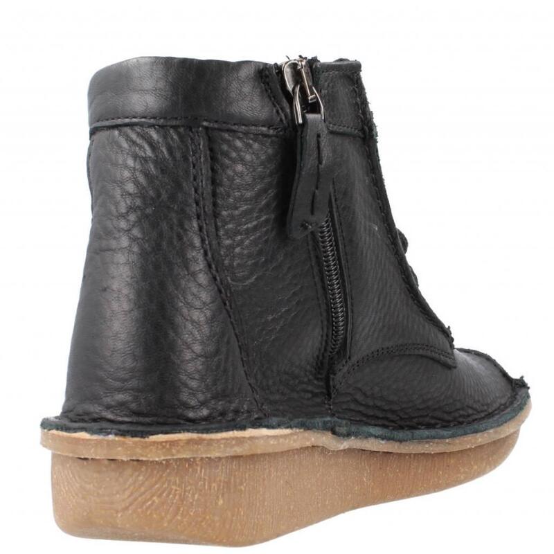 Clarks Model Funny Cedar Barva černý
