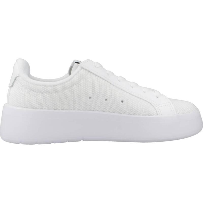 Baskets Lacoste Modèle Carnaby Platform Lite Tex Couleur Blanc